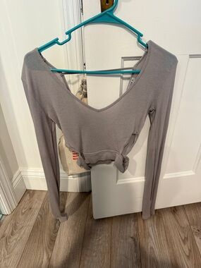 Women's Long Sleeve V-Neck Open Back Cropped Top